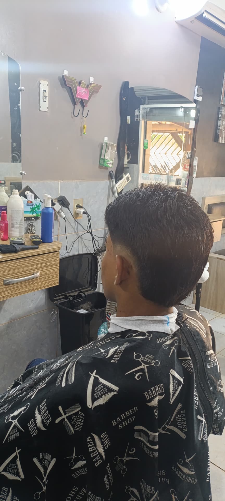 Corte low fade texturizado feito na Barbearia Benedito