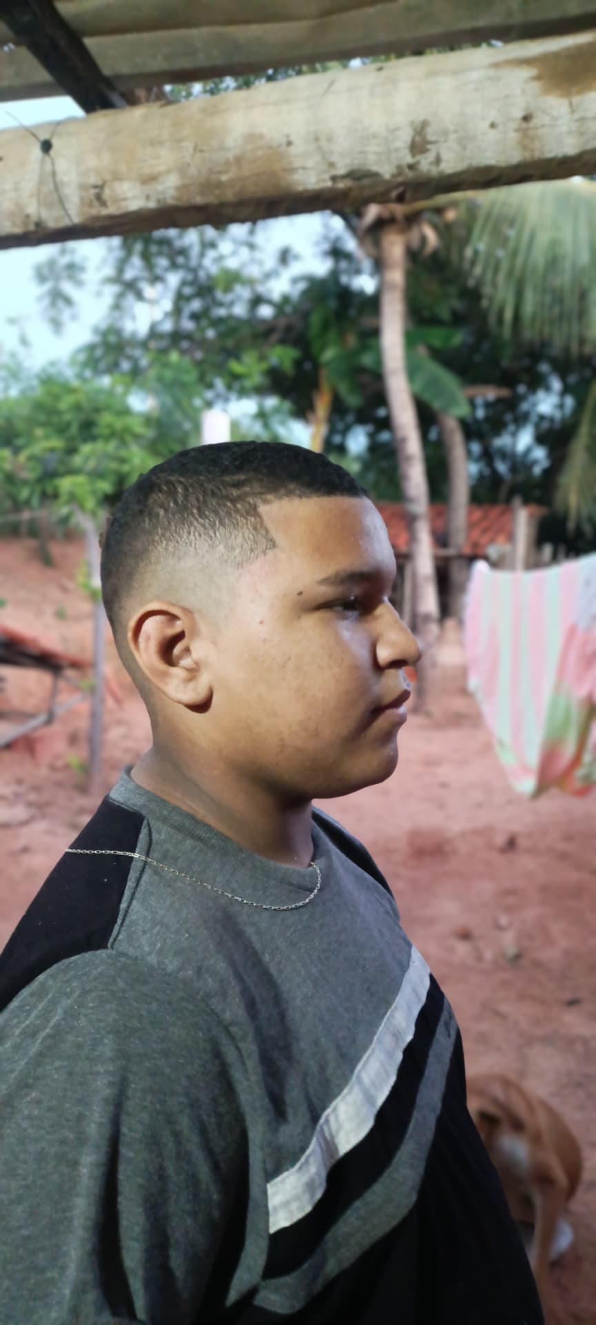 Fade alto com risco frontal
